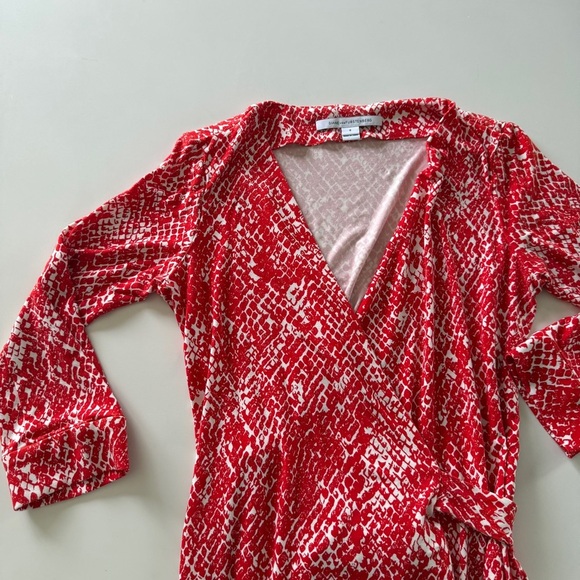 Diane Von Furstenberg-Wrap Dress-Serpent-Simple Tango Red-White-Classic-Size 8 - Picture 6 of 15